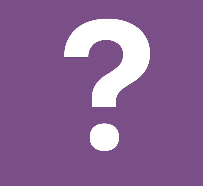 lila Fragezeichen Nicky, wild im Wald mit Gitarre